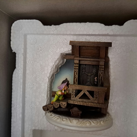 Disney  Showcase Collection Olszewski   2004 Bravest of Them all in box limited - Picture 2 of 8